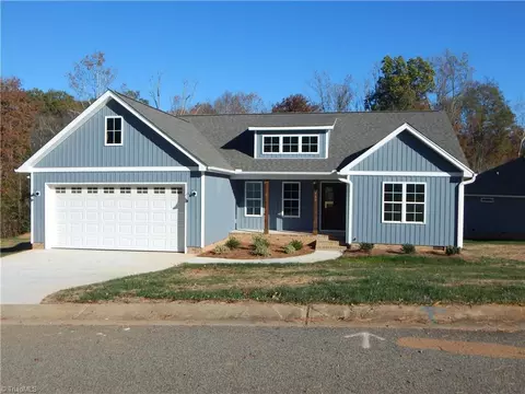 114 N Port Dr, Lexington, NC 27292