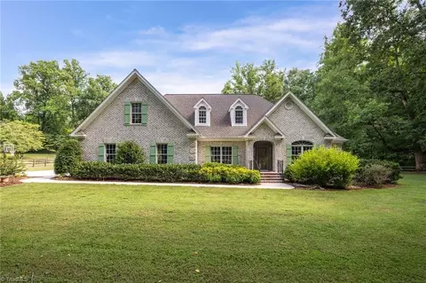 7307 Whitaker Ct, Summerfield, NC 27358