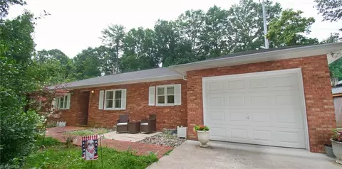 208 Eastover Dr, North Wilkesboro, NC 28659