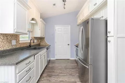 2468 Shadow Valley Rd, High Point, NC 27265 photo 7