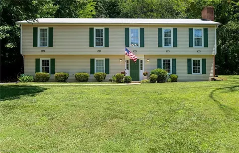 3737 Crestbrook Ln, Pfafftown, NC 27040