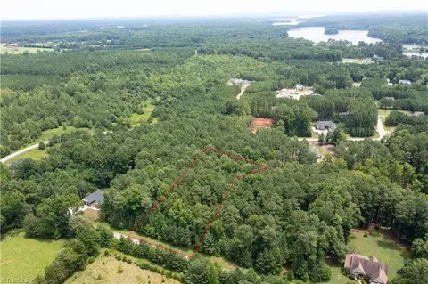 1403 Sunset Pointe Dr, Salisbury, NC 28146 photo 2
