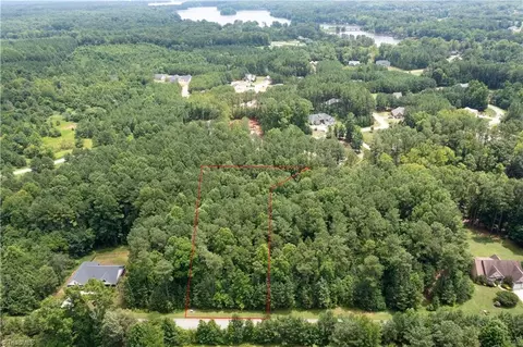 1403 Sunset Pointe Dr, Salisbury, NC 28146