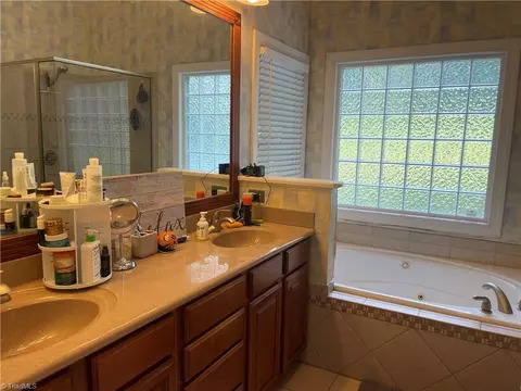 2344 Azure Ct, High Point, NC 27265 photo 16