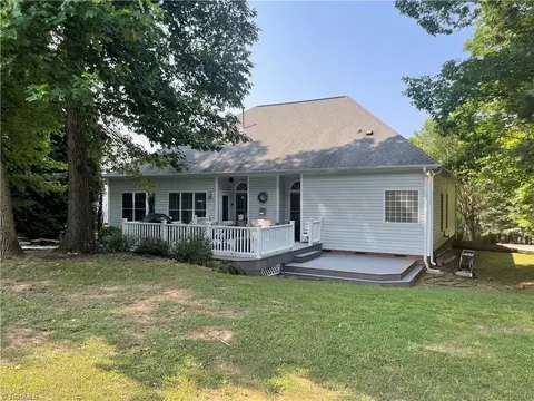 2344 Azure Ct, High Point, NC 27265 photo 4