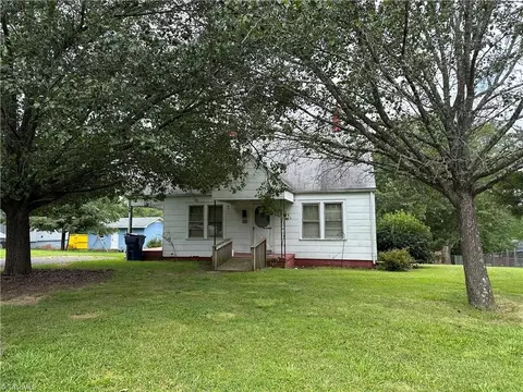 315 Ferguson St, Randleman, NC 27317