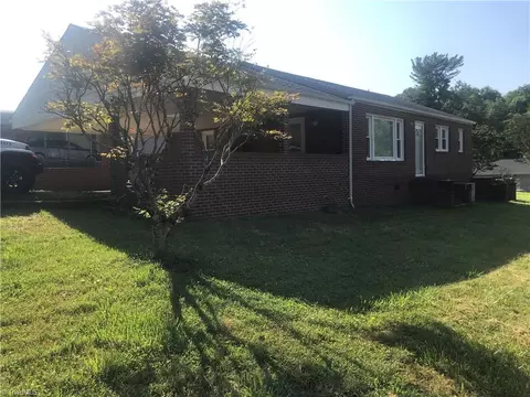 138 Rattlesnake Ln, Millers Creek, NC 28651