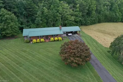 5376 Westfield Rd, Mount Airy, NC 27030