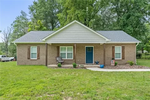3847 Arbor Dr, Trinity, NC 27370 photo 3