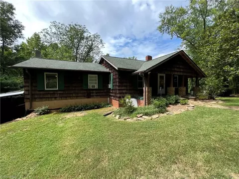 1926 Mountain Rd, Walnut Cove, NC 27052