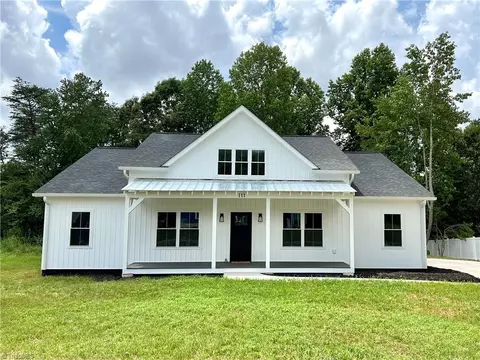 111 Arrowood Ln, Harmony, NC 28634