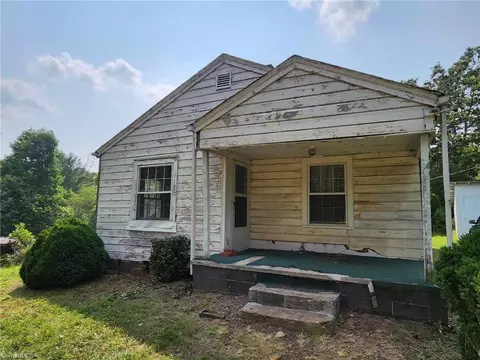 4078 Red Brush Rd, Mount Airy, NC 27030