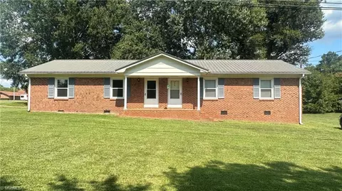 218 Choyce St, Lexington, NC 27295