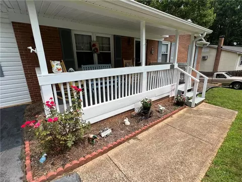 237 Kingstree Rd, King, NC 27021 photo 7