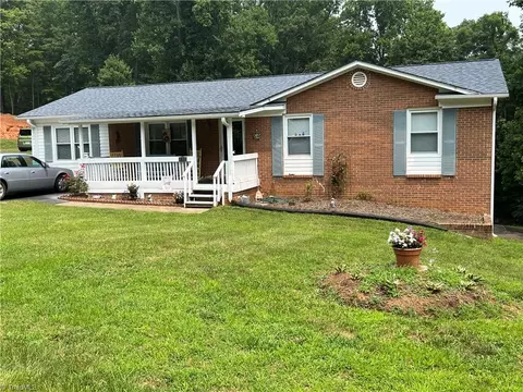 237 Kingstree Rd, King, NC 27021 photo 4