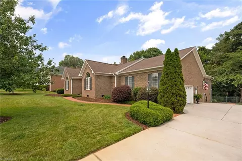 4020 Stillbrook Ln, High Point, NC 27265