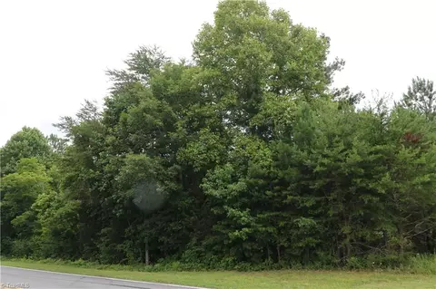 9939 Baux Mountain Rd, Germanton, NC 27019