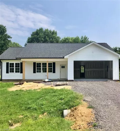 412 E Lake Dr, Mocksville, NC 27028