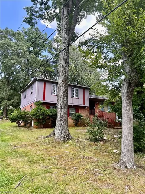 1702 Larchmont Dr, Greensboro, NC 27405