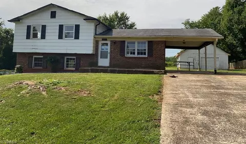 209 Farmstead Rd, King, NC 27021