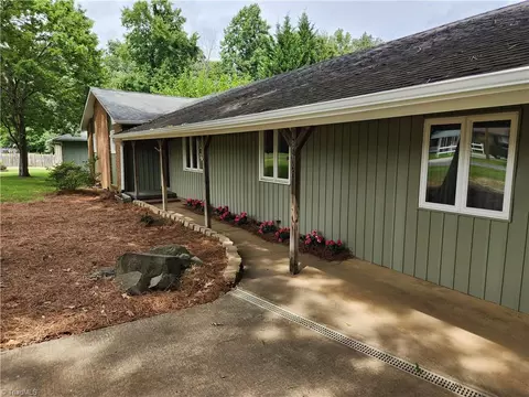 3902 Red Fox Rd, Trinity, NC 27370 photo 2