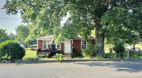 108 Moore Dr, Lexington, NC 27292