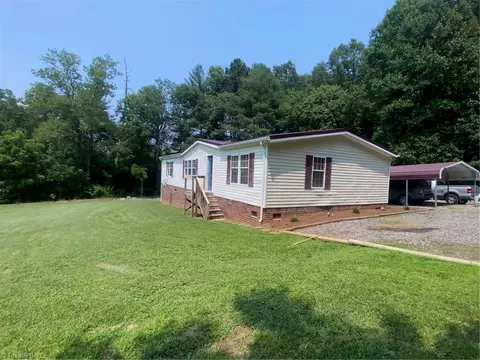 133 Ivy Ridge Ln, Purlear, NC 28665 photo 2