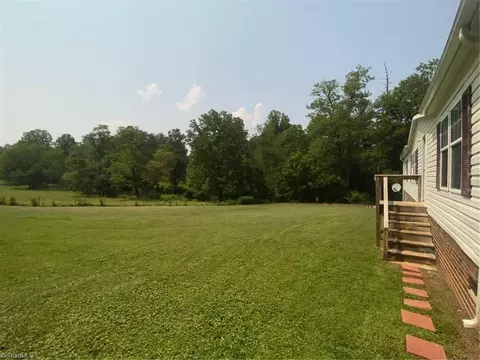 133 Ivy Ridge Ln, Purlear, NC 28665 photo 4
