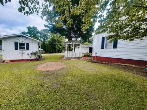738 N Main St, Dobson, NC 27017 photo 7