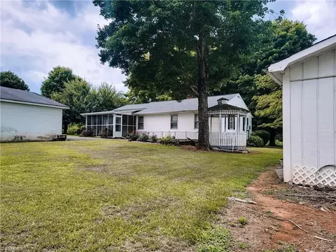 738 N Main St, Dobson, NC 27017 photo 14
