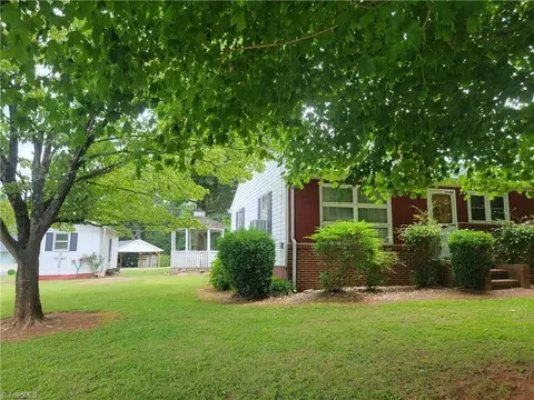 738 N Main St, Dobson, NC 27017 photo 4