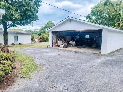 738 N Main St, Dobson, NC 27017 photo 10