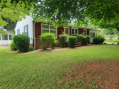 738 N Main St, Dobson, NC 27017 photo 5