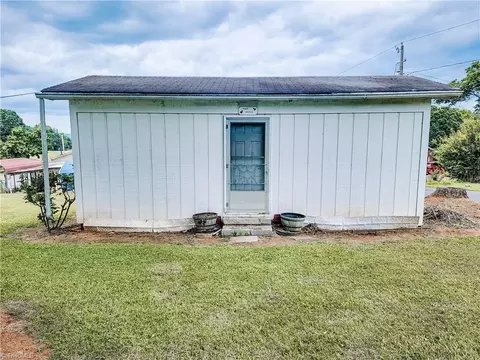 738 N Main St, Dobson, NC 27017 photo 12
