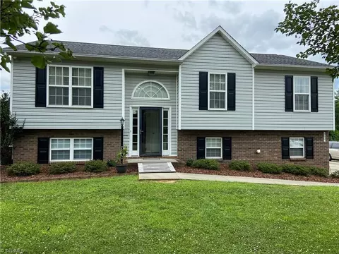 250 Westbridge Pl, Mount Airy, NC 27030