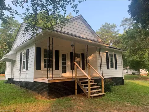 869 Circle Dr, Eden, NC 27288