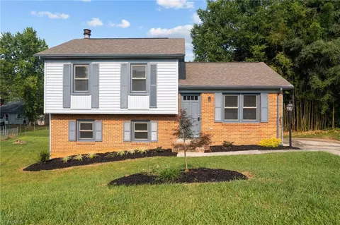 15 Pine Bark Ct, Greensboro, NC 27406