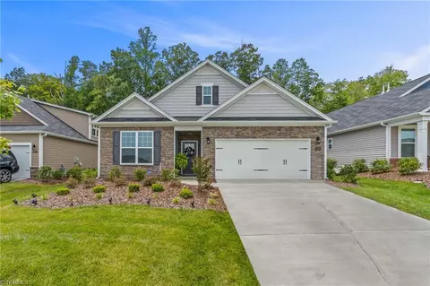 4492 Sapphire Ct, Clemmons, NC 27012 photo 2