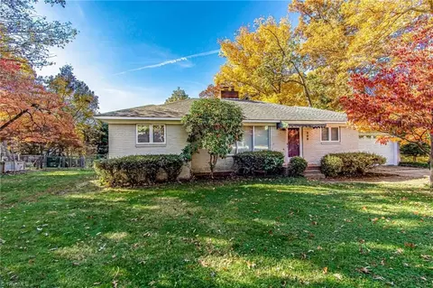 408 Hillcrest Cir, Thomasville, NC 27360
