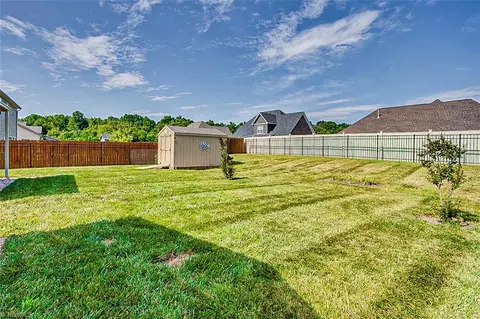 104 Radiant Path, Trinity, NC 27370 photo 4