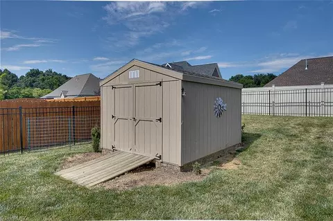 104 Radiant Path, Trinity, NC 27370 photo 6
