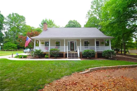 413 Manor Dr, High Point, NC 27260