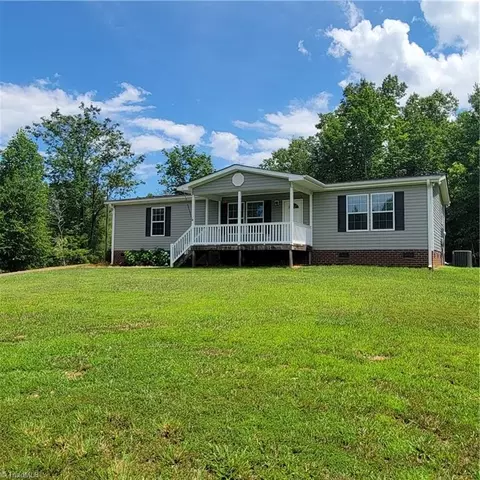 136 Afterburner Ln, Mount Airy, NC 27030