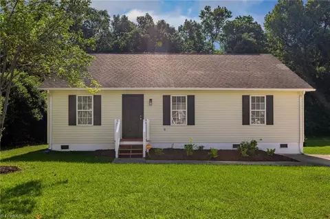 240 Meadow Lark Ln, Thomasville, NC 27360