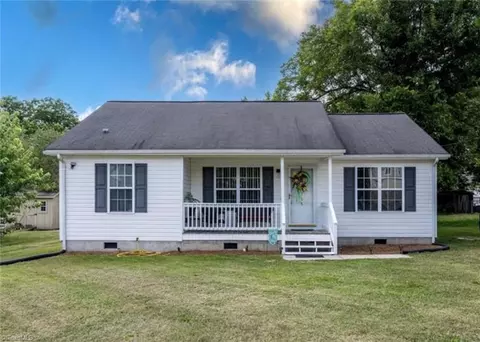 706 Montgomery St, Reidsville, NC 27320