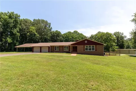 660 Wilmoth Rd, Dobson, NC 27017 photo 4