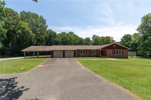 660 Wilmoth Rd, Dobson, NC 27017