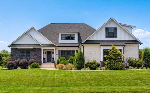 137 Wellington Ct, Advance, NC 27006