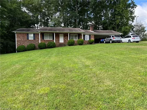 802 Spainhour Rd, King, NC 27021