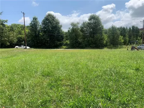12 Loftin St, Thomasville, NC 27360